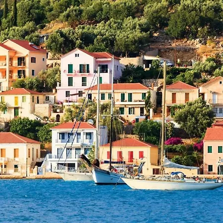 Villa Loutsa Waterside *