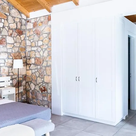 Villa Loutsa Waterside