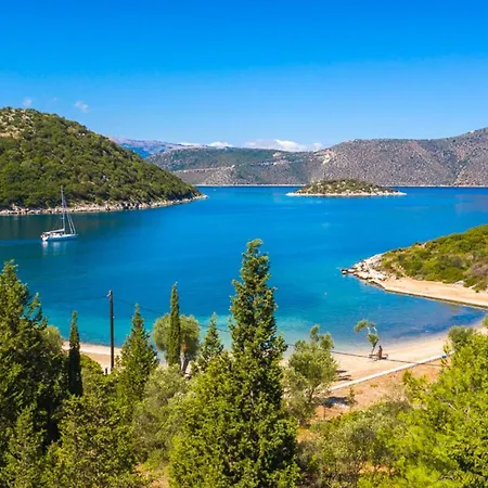 Villa Loutsa Waterside