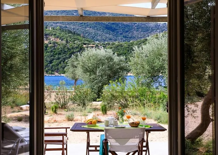 Loutsa Waterside *