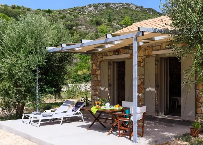 Villa Loutsa Waterside *