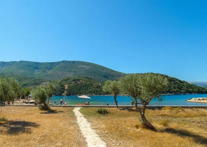 Loutsa Waterside Villa *