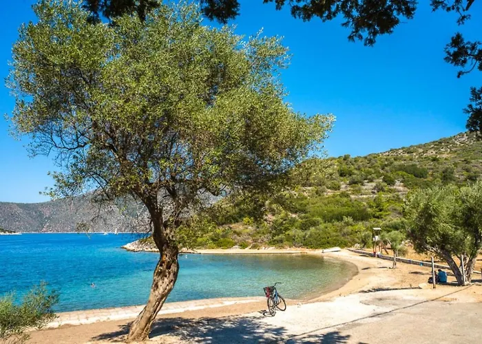 Loutsa Waterside Villa *