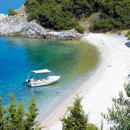 Villa Loutsa Waterside *