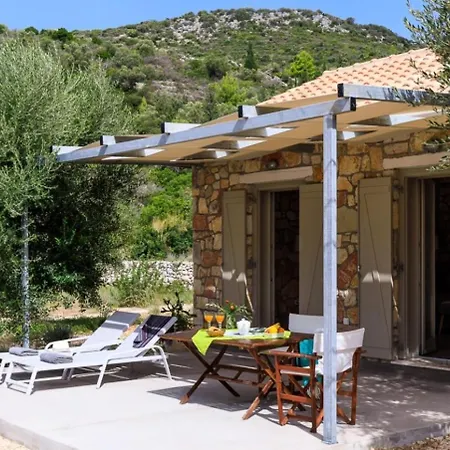 Villa Loutsa Waterside *