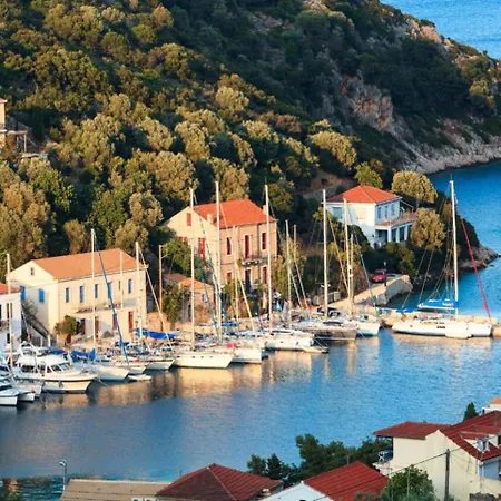 Villa Loutsa Waterside *