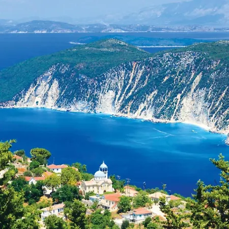 Villa Loutsa Waterside *